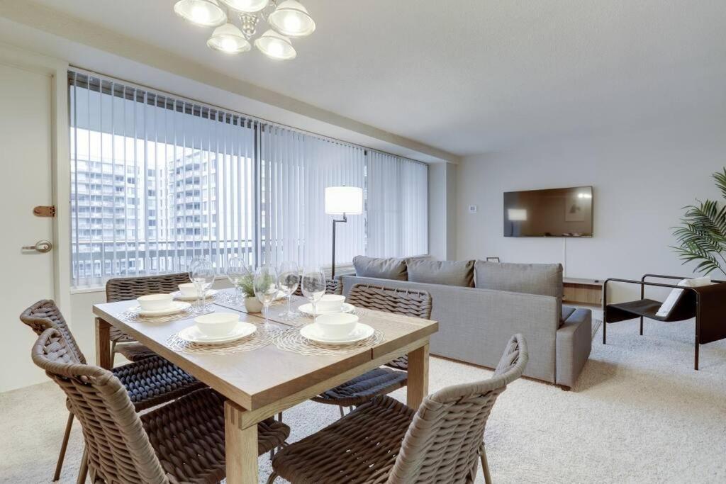 Elegant Apartment W Views At Crystal City Arlington Bagian luar foto