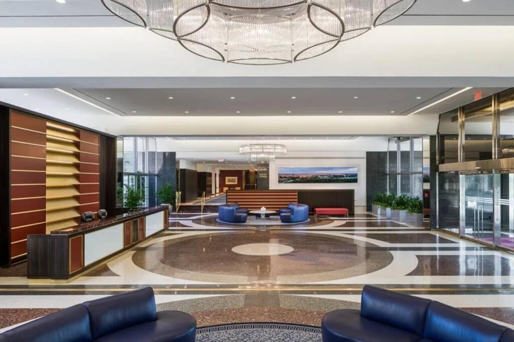 Elegant Apartment W Views At Crystal City Arlington Bagian luar foto