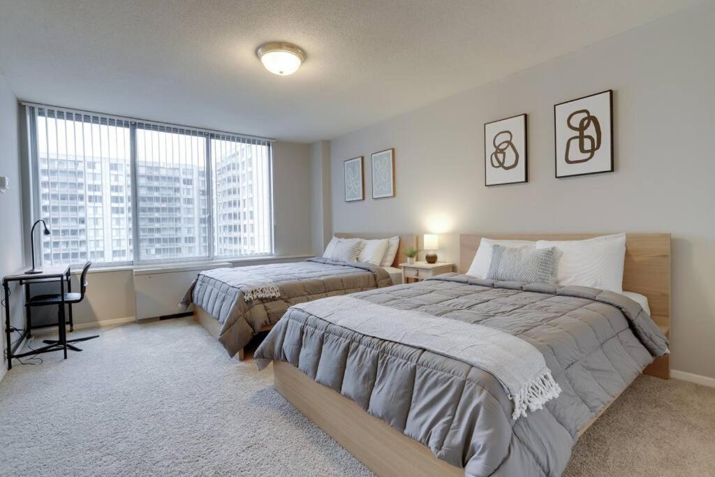 Elegant Apartment W Views At Crystal City Arlington Bagian luar foto