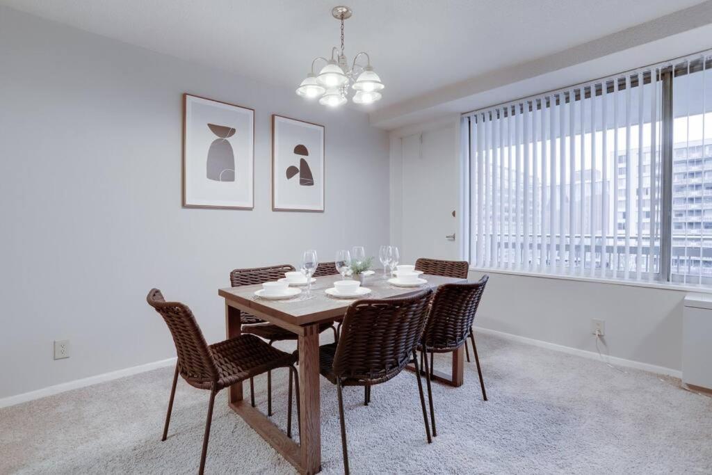 Elegant Apartment W Views At Crystal City Arlington Bagian luar foto