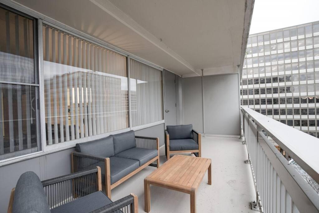 Elegant Apartment W Views At Crystal City Arlington Bagian luar foto