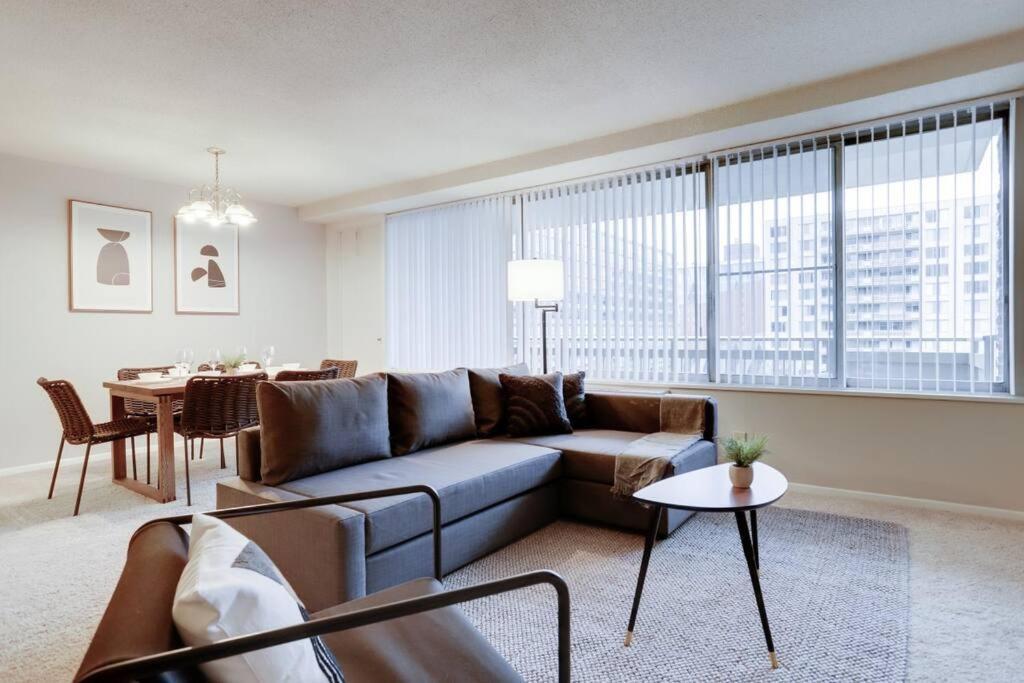 Elegant Apartment W Views At Crystal City Arlington Bagian luar foto