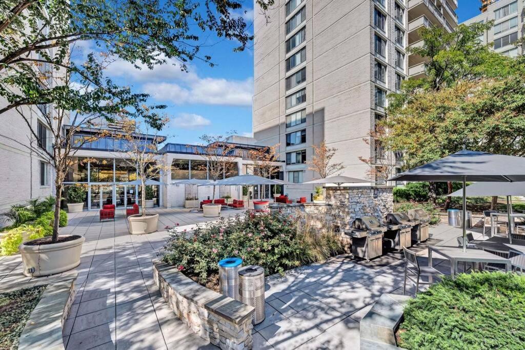 Elegant Apartment W Views At Crystal City Arlington Bagian luar foto